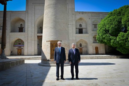 Мемлекет басшысы Қасым-Жомарт Тоқаев Өзбекстан Президенті Шавкат Мирзиёевпен бейресми кездесу өткізді