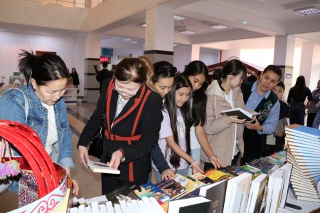 Түнгі кітапханаға келушілер саны көп