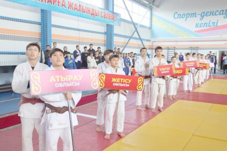 Татами төрінде–   жас дзюдошылар