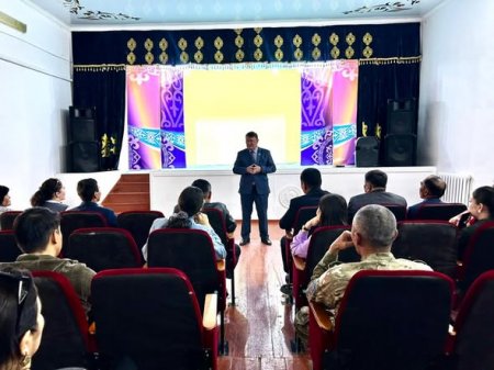 Кент тұрғындарымен кездесті