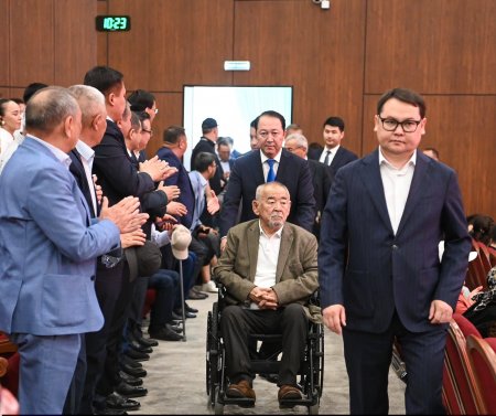 Сыр елінде даңқты қолбасшы Жалаңтөс Баһадүрдің 450 жылдығына арналған республикалық ақындар айтысы өтті