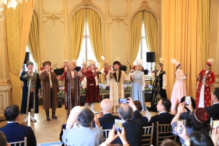Париж көрермендеріне Сыр өнерпаздарының концерті ұсынылды