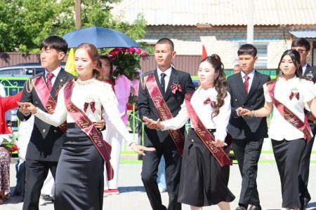 Жас түлектер үлкен өмірге қадам басты