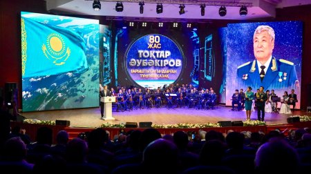 Премьер-министр Президенттің атынан Тоқтар Әубәкіровті 80 жылдық мерейтойымен құттықтады