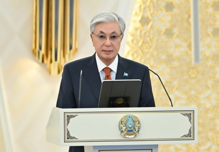 Президент Қасым-Жомарт Тоқаев бір топ қоғам қайраткерін мемлекеттік наградалармен марапаттад