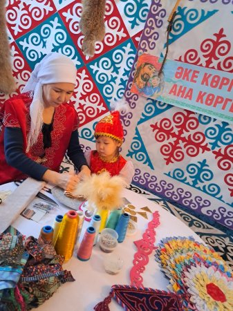 Өнер жұлдыздарына киім тіккен шебер