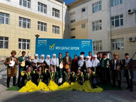 Құрылтай сайлауы күні ұлттық нақыштағы салтанатты шеру өтті