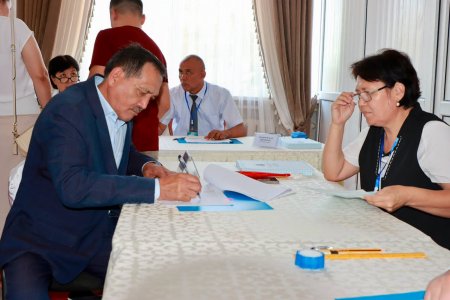 Аудан әкімі Құрылтай сайлауында дауыс берді