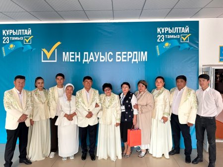 «Әуезовтер» отбасылық ансамблінің мүшелері дауыс берді