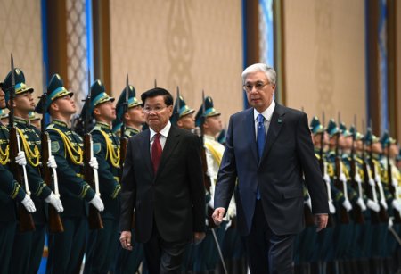 Қазақстан мен Лаос президенттері шағын құрамда келіссөз жүргізді