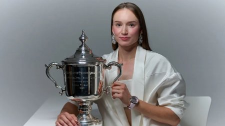 Ресми: Елена Рыбакина әлемнің бірінші ракеткасы атанды