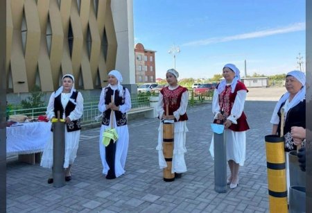 Күбі пісіп,  май шайқаған...