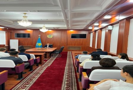 Мемлекеттік қызметшілерге заң талаптары түсіндірілді