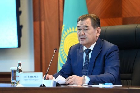 Аймақ басшысы облыстық мәслихаттың VIII шақырылымының депутаттарымен кездесті