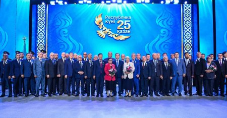 Республика күні: Ерен еңбекке – елеулі құрмет