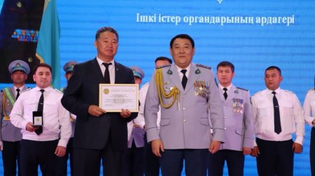Қызылордалық полицейлер Республика күнін салтанатты түрде атап өтті